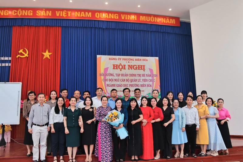 TRƯỜNG THPT CHU VĂN AN TÍCH CỰC THAM GIA HỘI NGHỊ BỒI DƯỠNG CHÍNH TRỊ HÈ NĂM 2026 DO PHƯỜNG BIÊN HÒA TỔ CHỨC